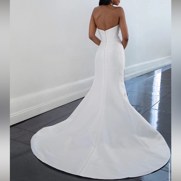 Martina Liana Strapless Wedding Dress Style 1557 size 18 - Picture 2 of 8